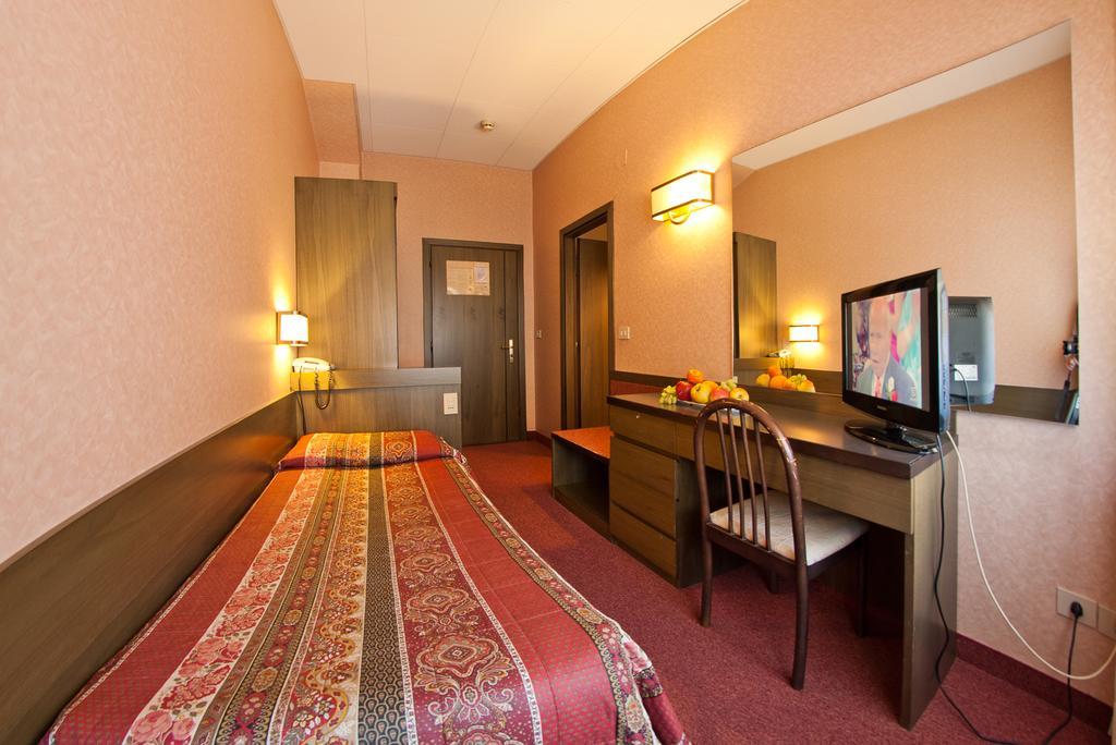 Hotel Cles Kültér fotó