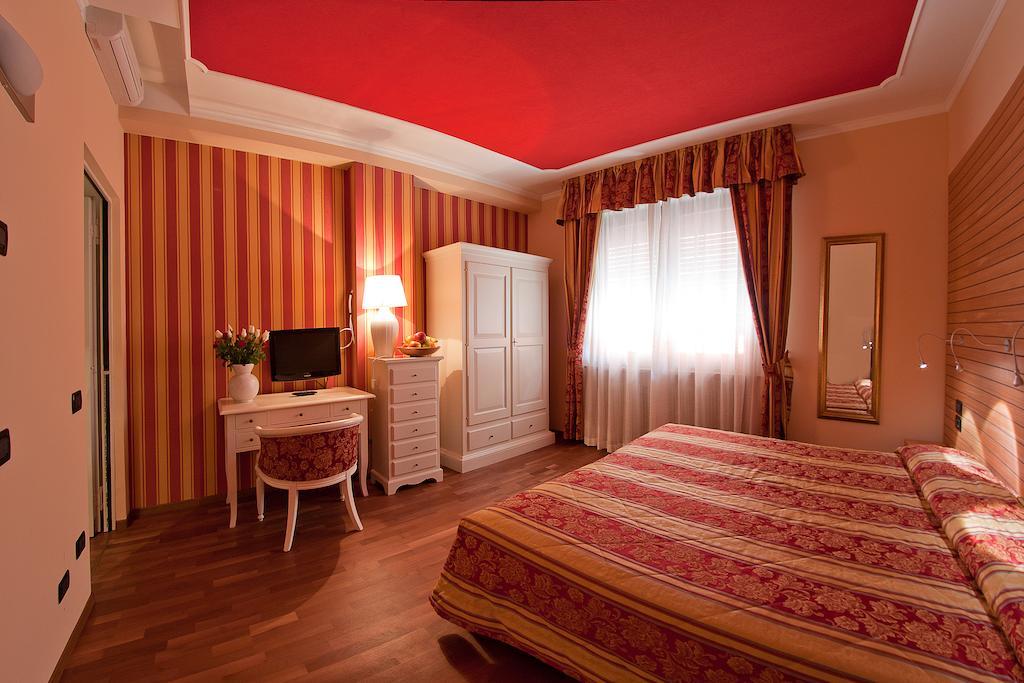 Hotel Cles Szoba fotó