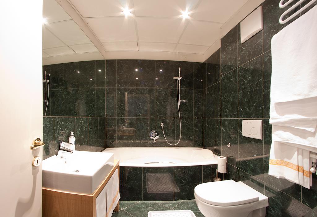Hotel Cles Kültér fotó