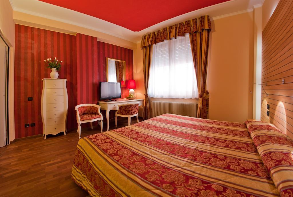 Hotel Cles Kültér fotó